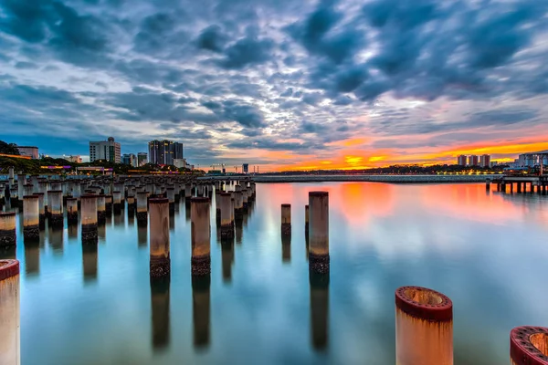 Beautifull sunrise at abandone construction pole — Stock Photo, Image