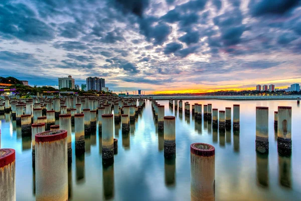 Beautifull sunrise at abandone construction pole — Stock Photo, Image