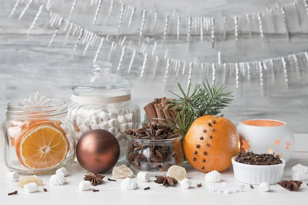 Jul kryddor och maränger — Stockfoto