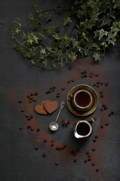 Kaffe och pepparkakor cookies — Stockfoto