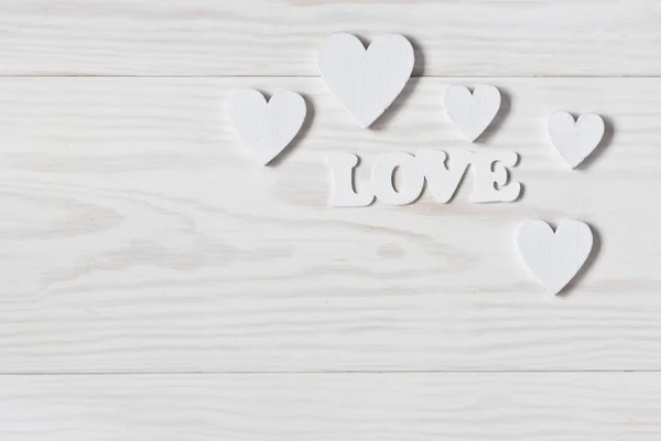 Zbliżenie Różne Wielkości Serca Rysunek Miłość Białym Tle Drewnianych Walentynki — Zdjęcie stockowe