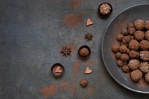 Närbild Söt Choklad Cookies Med Anisfrön Svart Bordsbakgrund — Stockfoto