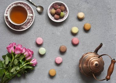 pot Kupası ve macaroons 