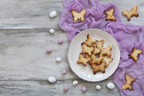 Närbild Söta Fjärilar Cookies Grå Trä Vintage Bakgrund — Stockfoto