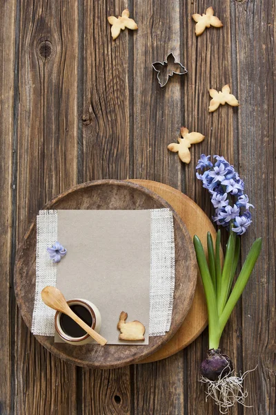 Gros Plan Biscuits Aux Papillons Mignons Avec Des Fleurs Jacinthe — Photo