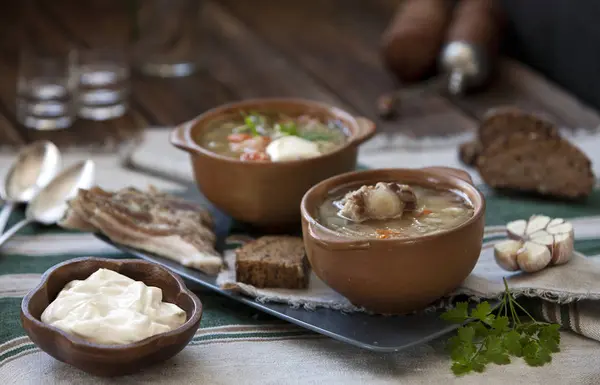 Közeli Kép Finom Leves Barna Kerámia Tálat Fából Készült Asztal — Stock Fotó