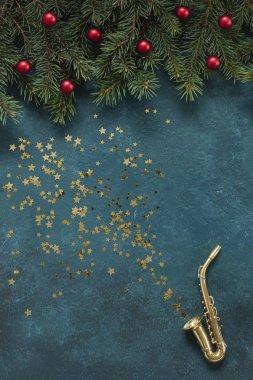 Miniature golden saxophone copy with Christmas decor and glitter