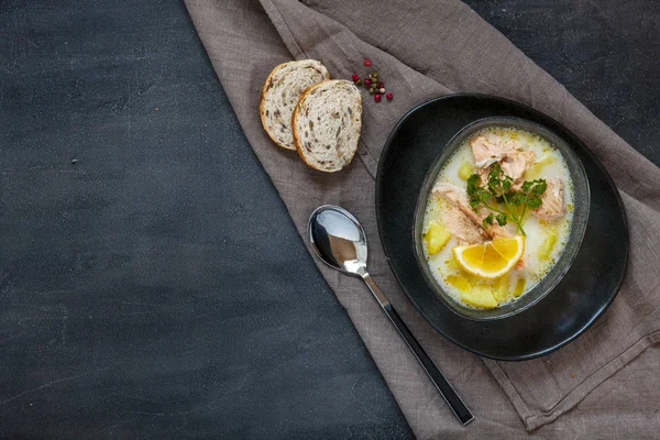 Sup salmon tradisional Finlandia Lohikeitto — Stok Foto