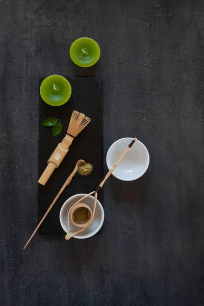 Kit de ceremonia de té verde Matcha - polvo de matcha, cuchara de madera — Foto de Stock