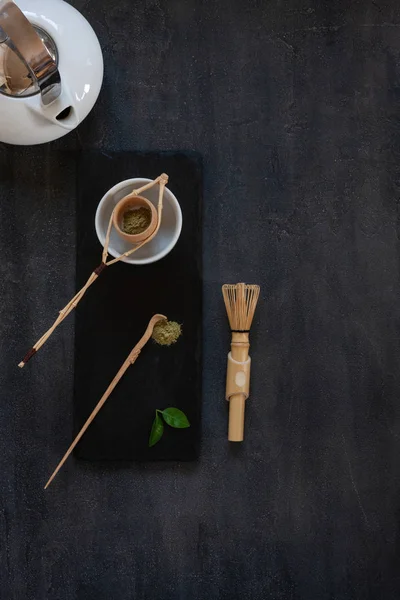 Matcha hijau upacara teh set matcha bubuk, sendok kayu, strai — Stok Foto