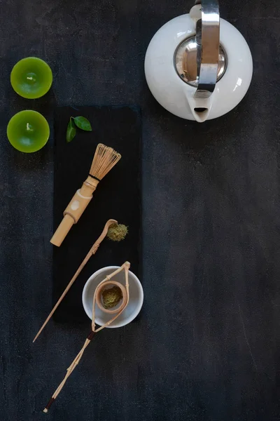 Matcha green tea ceremony set - white teapot, candles, matcha po — Stok Foto