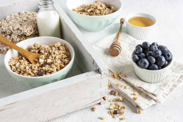 Zelfgemaakte kant-en-klaar ontbijt granola, muesli — Stockfoto