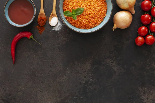 Lentil Merah Tomat Bawang Pasta Tomat Dan Rempah Rempah Bahan — Stok Foto