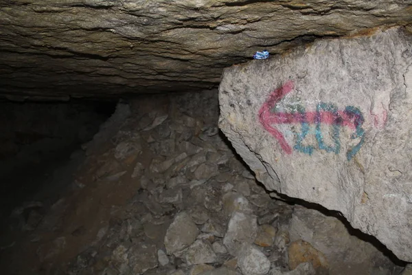 Taş ocağı yapay taş çıkarma için oluşturulan ve doğa tarafından yaratılmıştır. Eski günlerde, insanlar kırmak için kullanılan yollar oluşturmak için kayalar ve ev sahipliği yapmaktadır. Alınmıştır taşları aldı. Mayınlar, pasajlar, yeraltı mağaraları oluşturuldu. Bunlar uzun und.