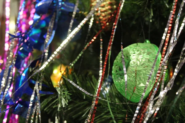 Arbre Noël Avec Des Décorations Brillantes Jouets Dans Nouvelle Année — Photo