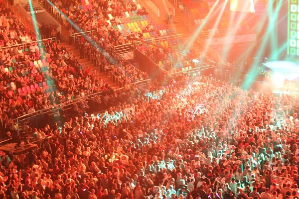 Eine Menschenmenge Einem Konzert Eine Sporthalle Einem Konzert Foto Sportkomplex — Stockfoto