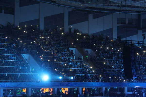 Tłum Ludzi Koncercie Hala Sportowa Kompleksie Koncertowo Fotograficznym Jest Gospodarzem — Zdjęcie stockowe
