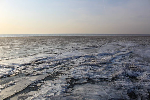 Bellissimo Lago Ghiaccio Freddo Cielo Invernale Foto Ghiaccio Lago Bianco — Foto Stock