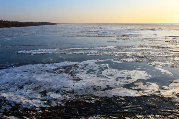 Bellissimo Lago Ghiaccio Freddo Cielo Invernale Foto Ghiaccio Lago Bianco — Foto Stock