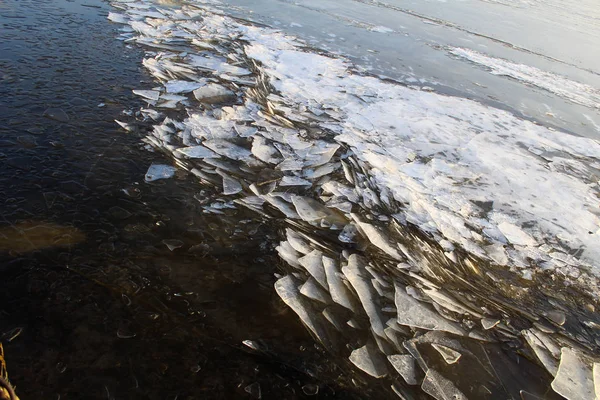 Красивое Ледяное Озеро Холодной Зимой Фото Ледяного Белого Озера Вода — стоковое фото