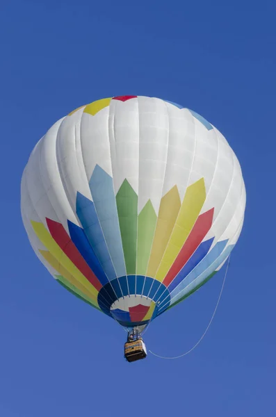 Bright colors against bright skys — Stock Photo, Image