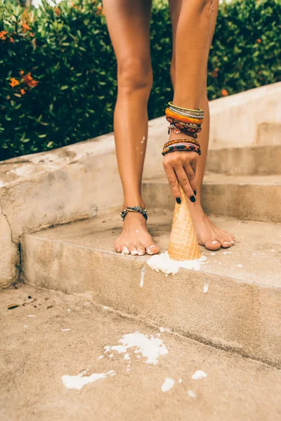 Sexy girl drop her cool icecream on stairs. — Stock Photo, Image