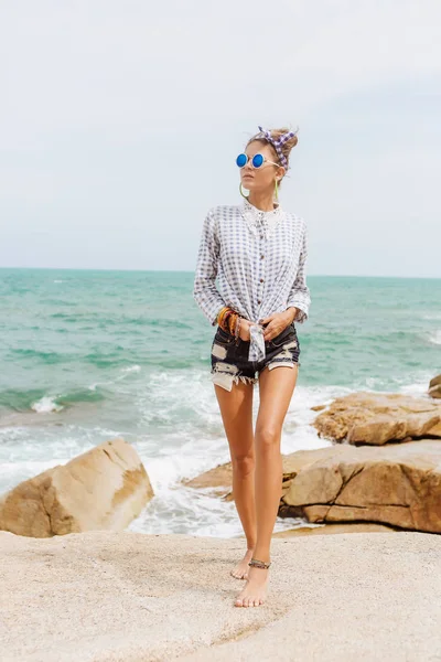 Pretty girl on big stone at the beach. — Stock Photo, Image