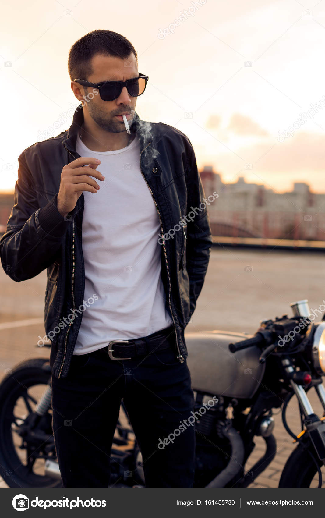 Brutal man near his cafe racer custom motorbike. — Stock Photo ...