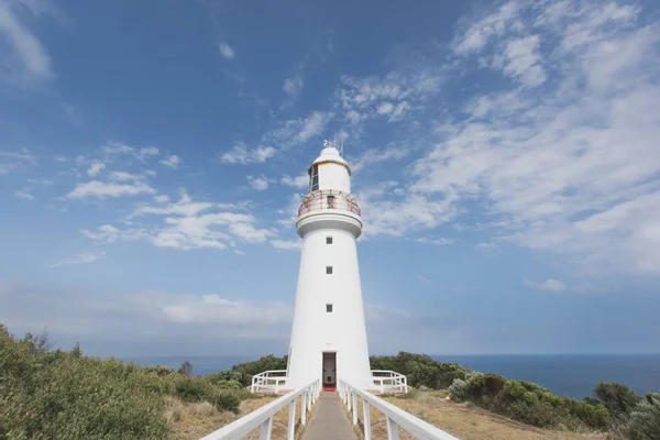 Güneşli simetrik deniz feneri