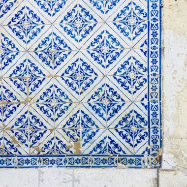 Geleneksel Portekiz seramik azulejo. Azulejo kökenli. Arabesk