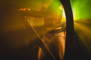Elektro harp içinde ışık ışınları