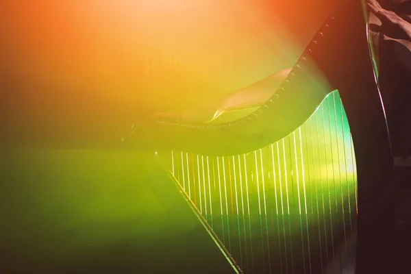 Electro harpa nos raios de luz — Fotografia de Stock