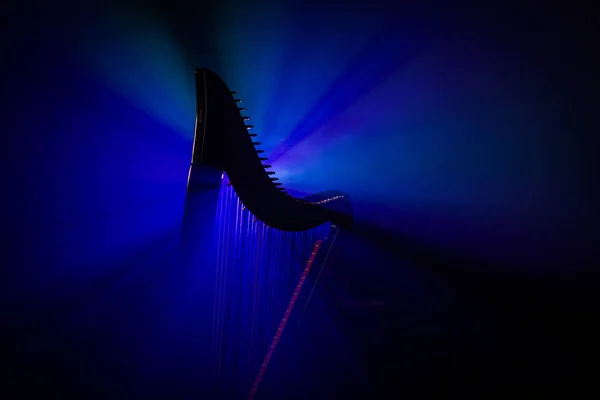 Elektro harp içinde ışık ışınları — Stok fotoğraf