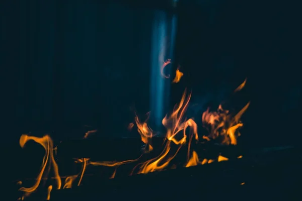 불 밝은 뜨거운 그릴에 굽기 — 스톡 사진