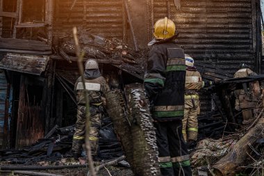 İtfaiye yangın söndürmek