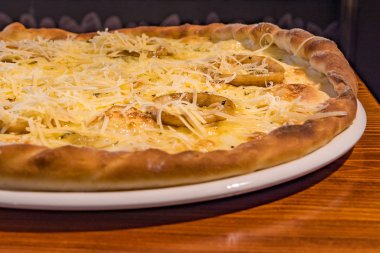 Bir kafede çok lezzetli pizza