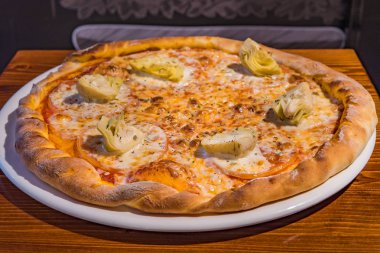 Bir kafede çok lezzetli pizza