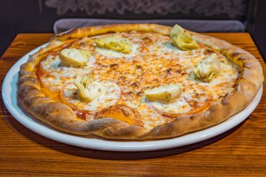 Bir kafede çok lezzetli pizza