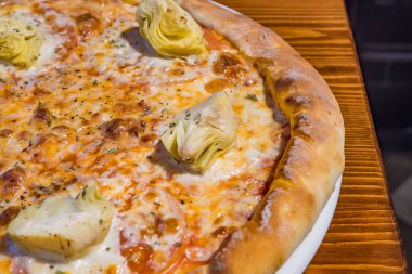 Bir kafede çok lezzetli pizza