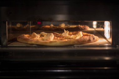 Bir kafede çok lezzetli pizza