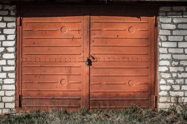 İlginç doku ile eski kapı