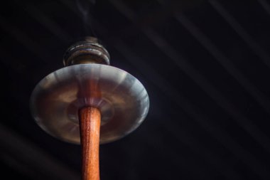 Cam ve ahşap yapılmış şık nargile