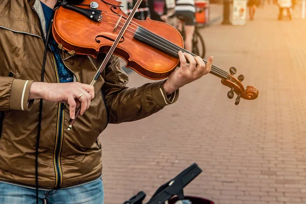 Violinista Rua Toca Violino Meio Dia Dia Outono — Fotografia de Stock