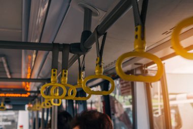 Otobüste terminalden uçağa havaalanında