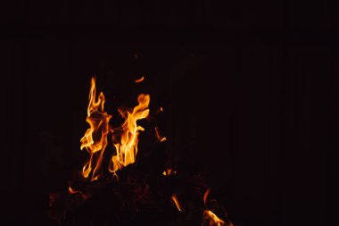 Daha önce sıcak et ızgara yanan ateşi