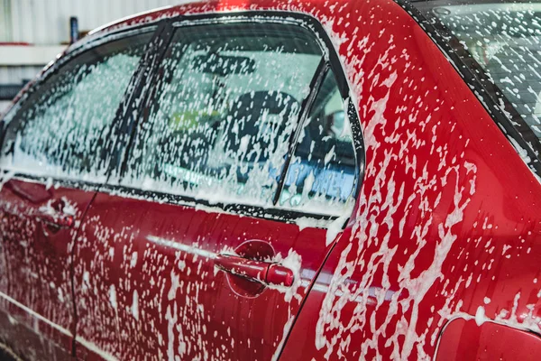 Voiture Rouge Sur Lavage Voiture Journée Été — Photo