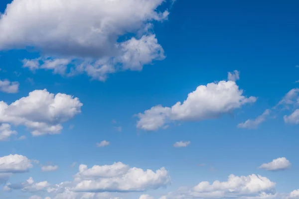 Красивое Небо Облаками Начале Мая — стоковое фото