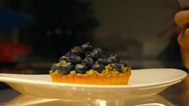 Délicieux Gâteau Dessert Dans Une Pâtisserie Sur Comptoir — Video