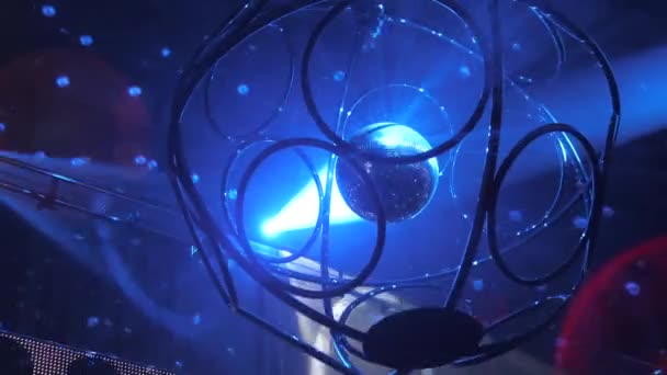 Bir Gece Kulübündeki Disko Topu Bir Parti Ortamı Yaratıyor Her — Stok video