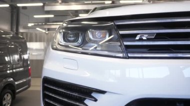 02 / 14 / 2020 Nizhny Novgorod Rusya. Volkswagen Motor Fuarı 'nda çekim. Yeni araba
